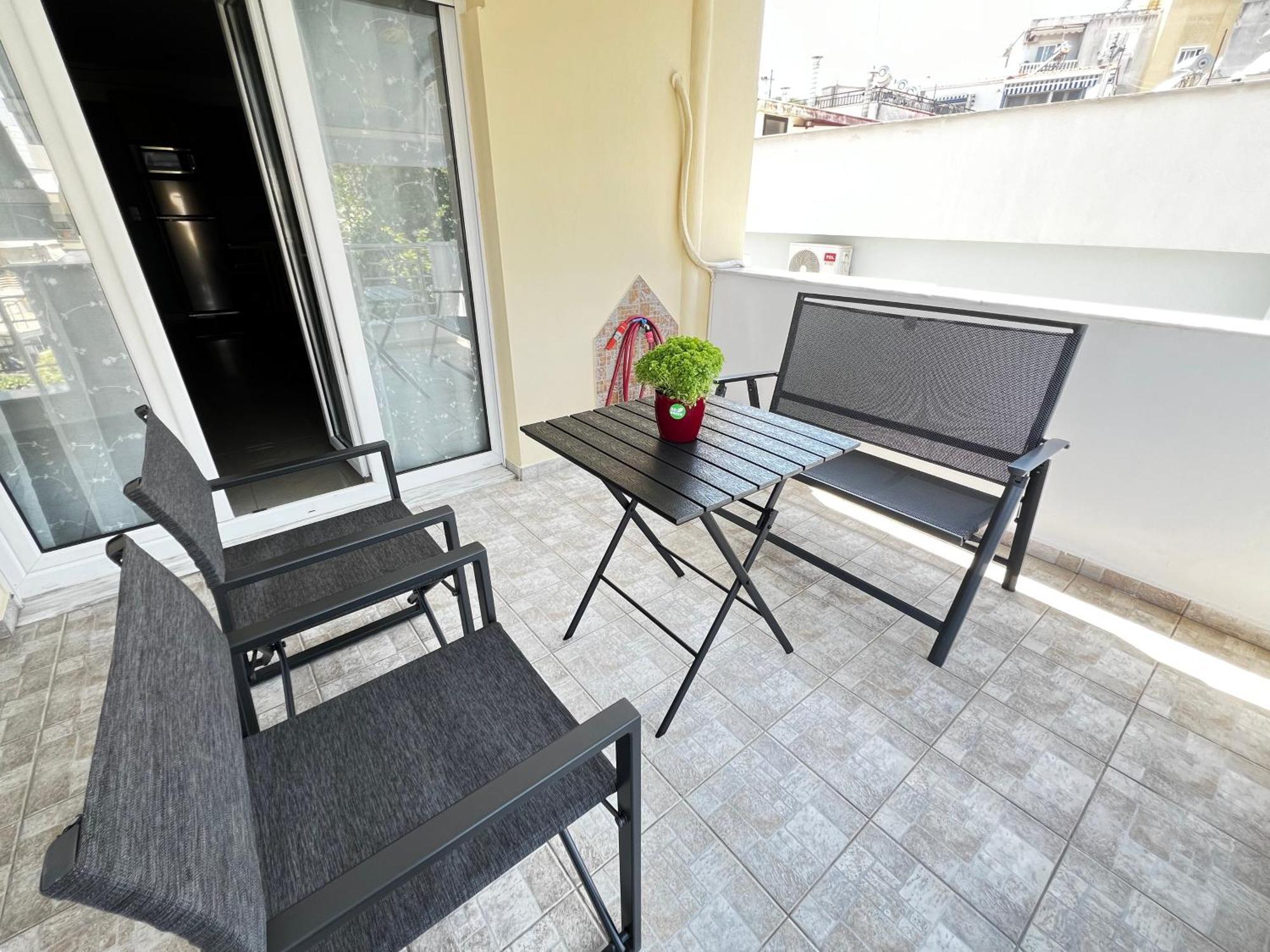 Steel & Oak Vintage Apartments Kavala Exterior photo
